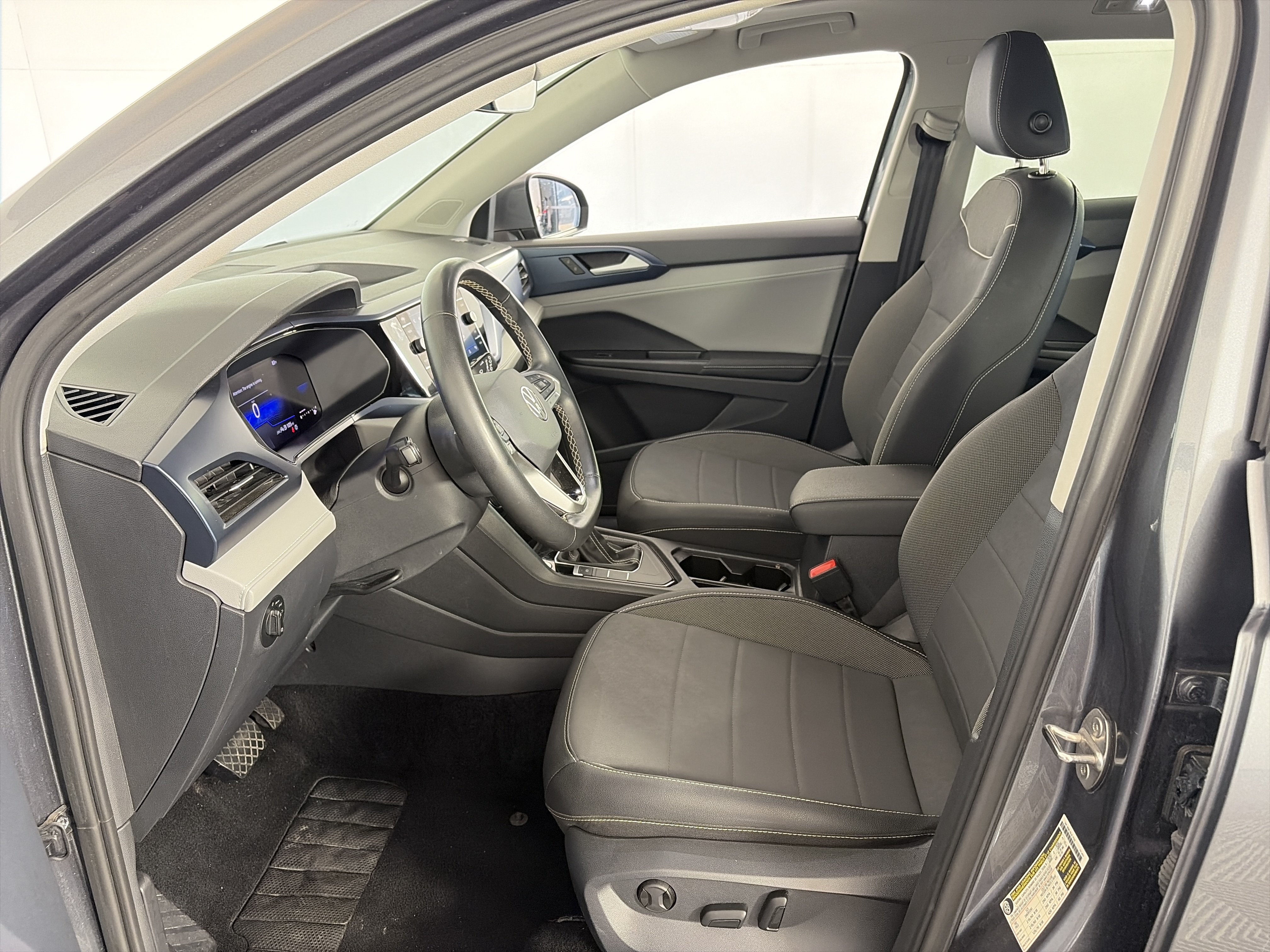 Used 2024 Volkswagen Taos SE FWD image 6