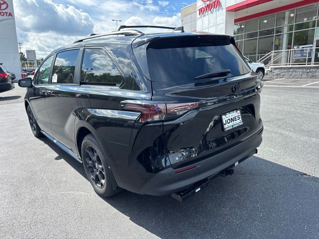 New 2026 Toyota Sienna XLE Woodland Edition AWD/4WD image 7