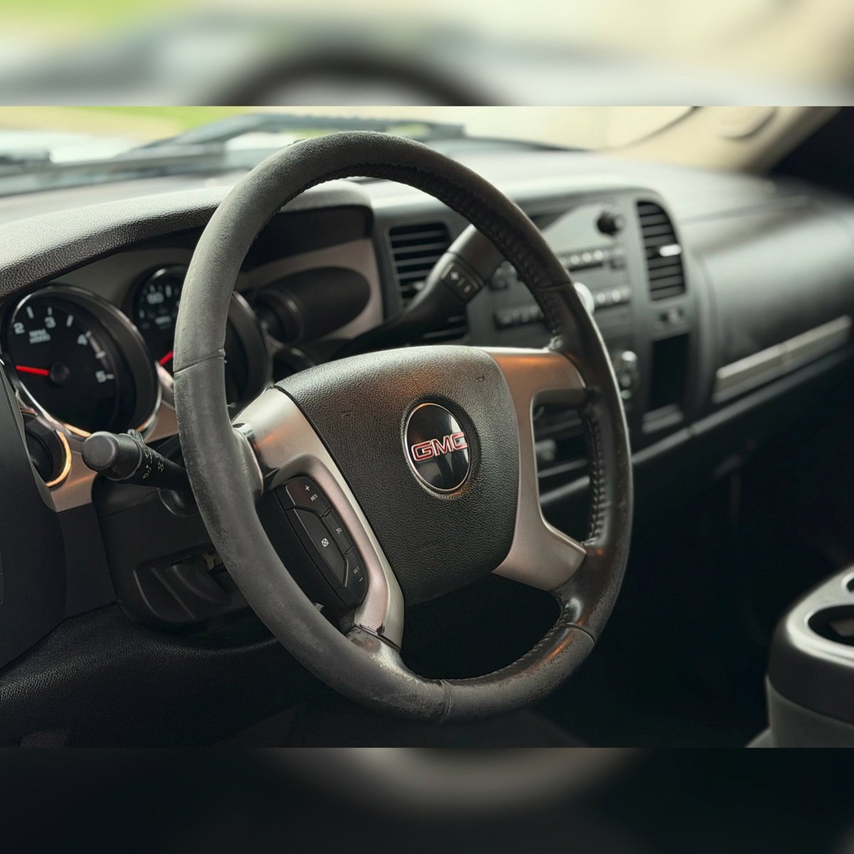 Used 2008 GMC Sierra 2500 SLE w/ Z71 Off-Road Package image 5