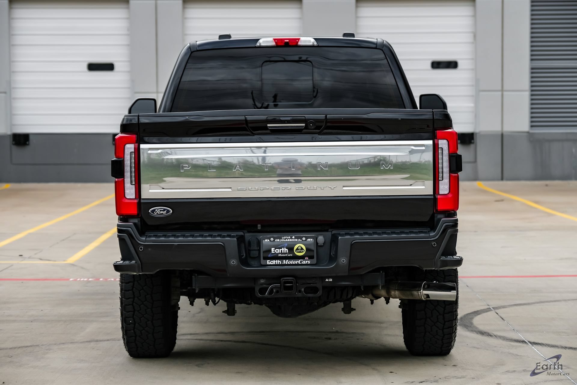Used 2024 Ford F350 Platinum w/ Tremor Off-Road Package AWD/4WD image 12