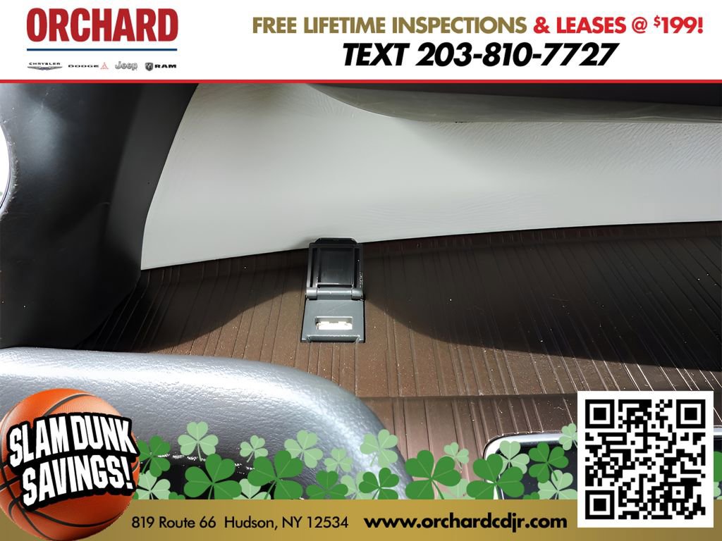 Used 2022 Toyota Sienna XLE image 22