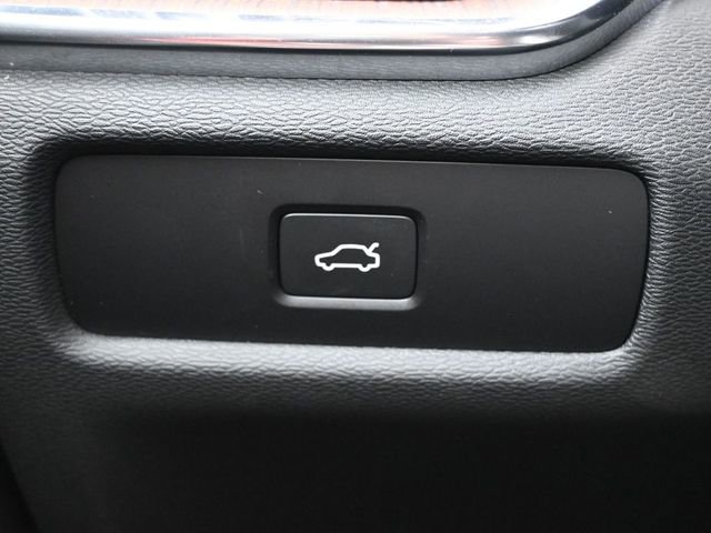 Used 2025 Volvo S60 B5 Plus image 25