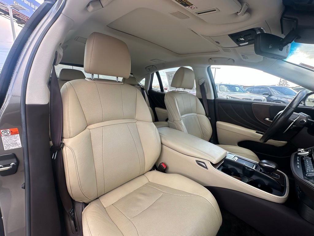 Used 2020 Lexus LS 500 image 30