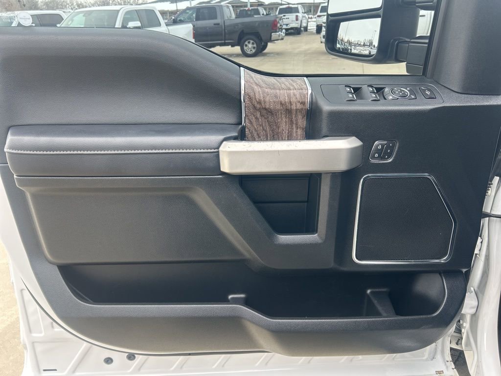 Used 2019 Ford F250 Lariat w/ Chrome Package image 16