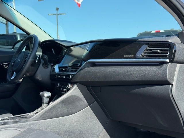 Used 2022 Kia Niro EX Premium image 17