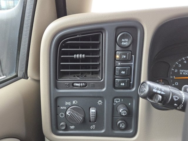 Used 2003 Chevrolet Suburban 2500 LT w/ LT Preferred Equipment Group AWD/4WD image 6
