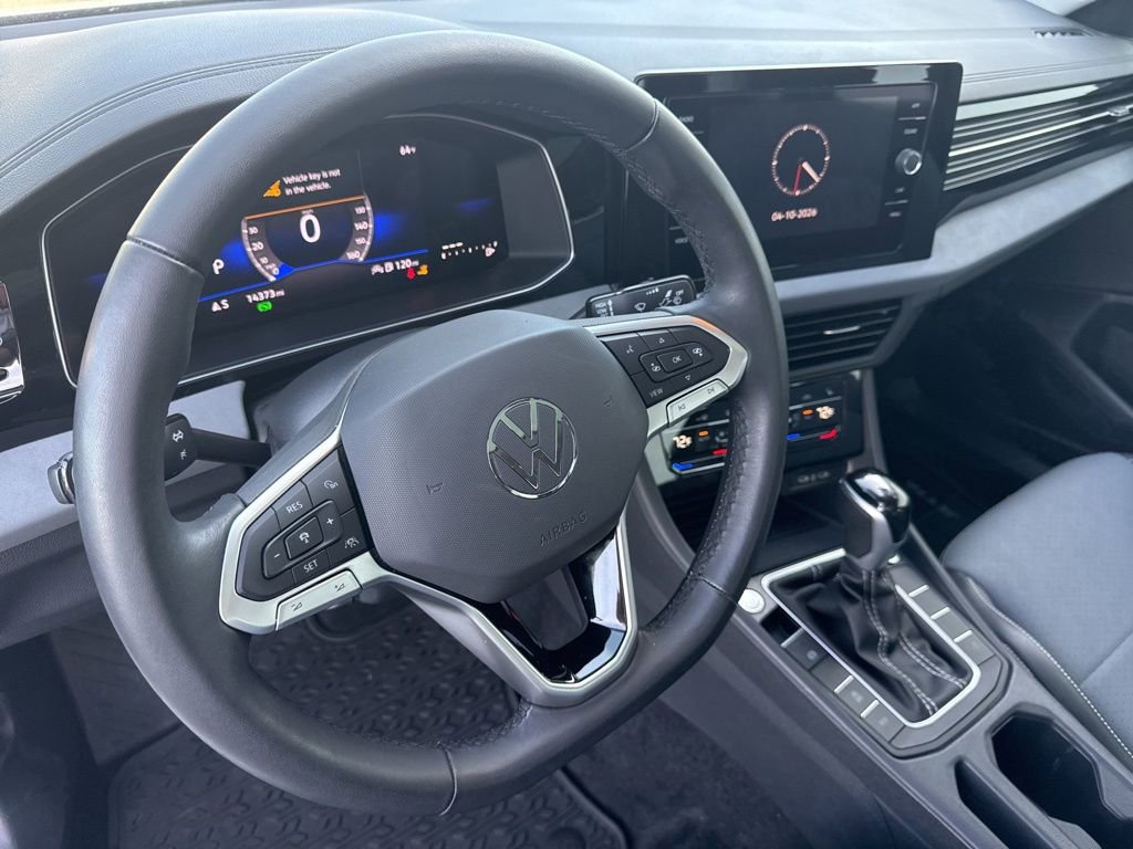 Used 2025 Volkswagen Jetta SE FWD image 20
