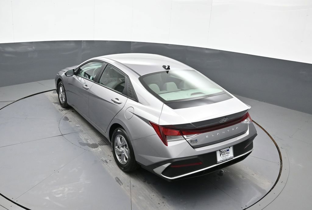 Certified 2025 Hyundai Elantra SE image 39
