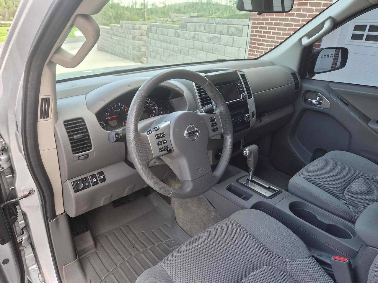 Used 2016 Nissan Frontier SV AWD/4WD image 12