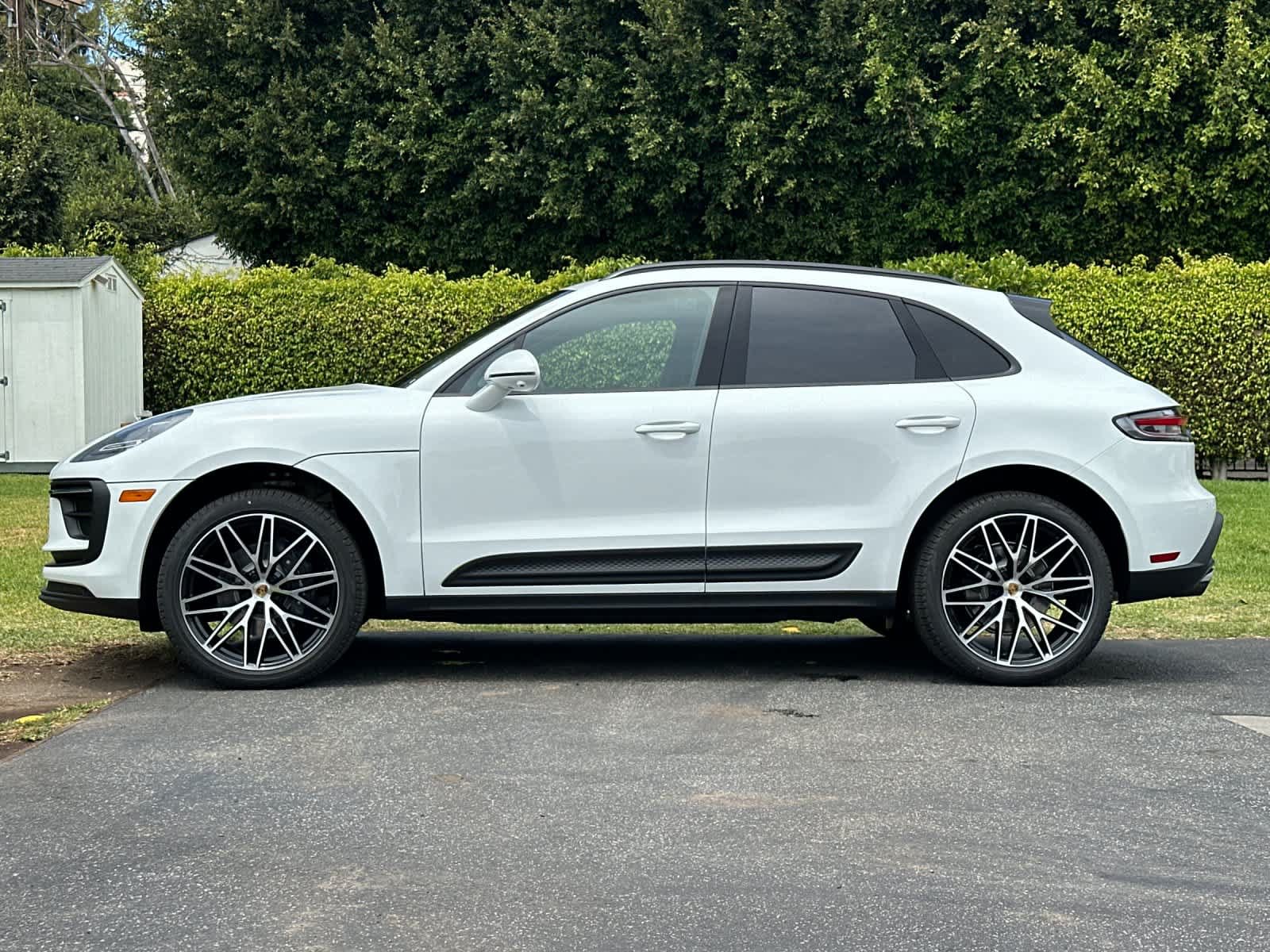 New 2026 Porsche Macan AWD/4WD image 2