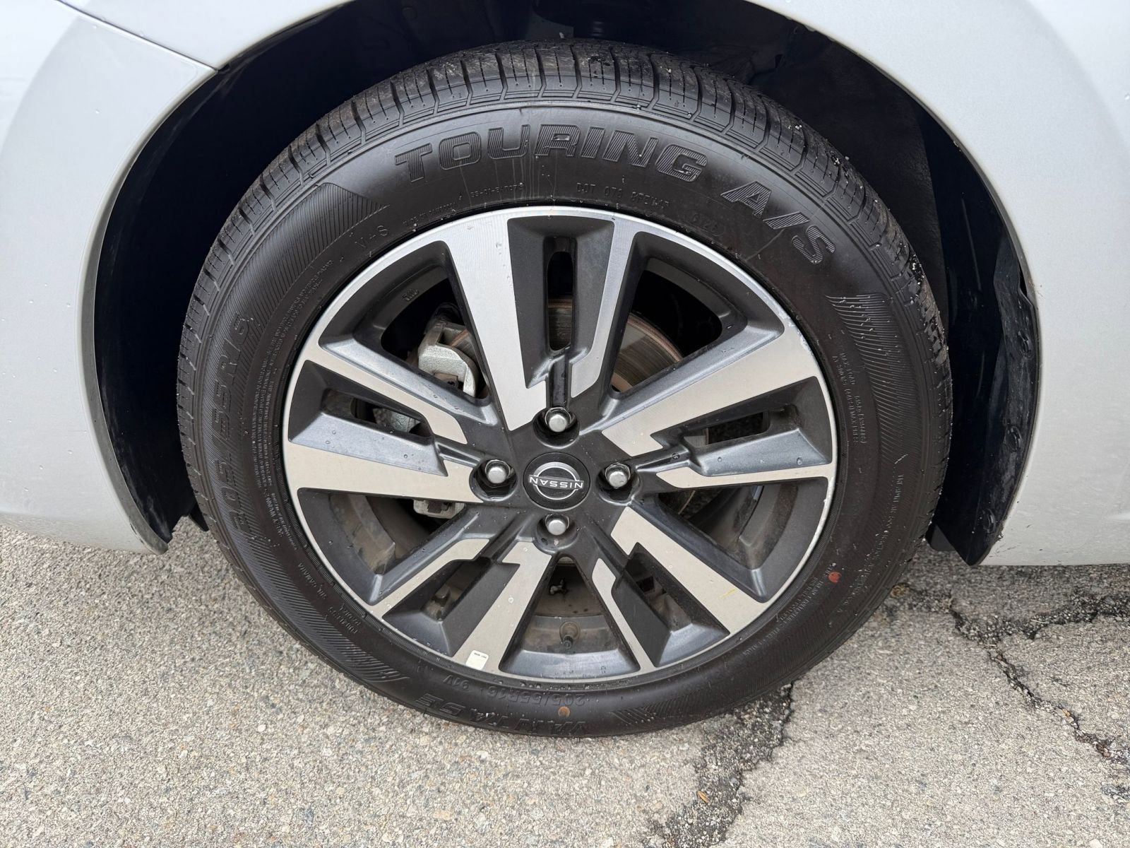 Used 2025 Nissan Versa SV FWD image 28