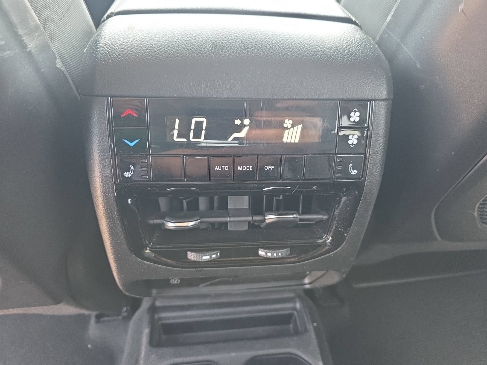 Used 2023 Jeep Grand Cherokee L Limited w/ Luxury Tech Group II AWD/4WD image 11