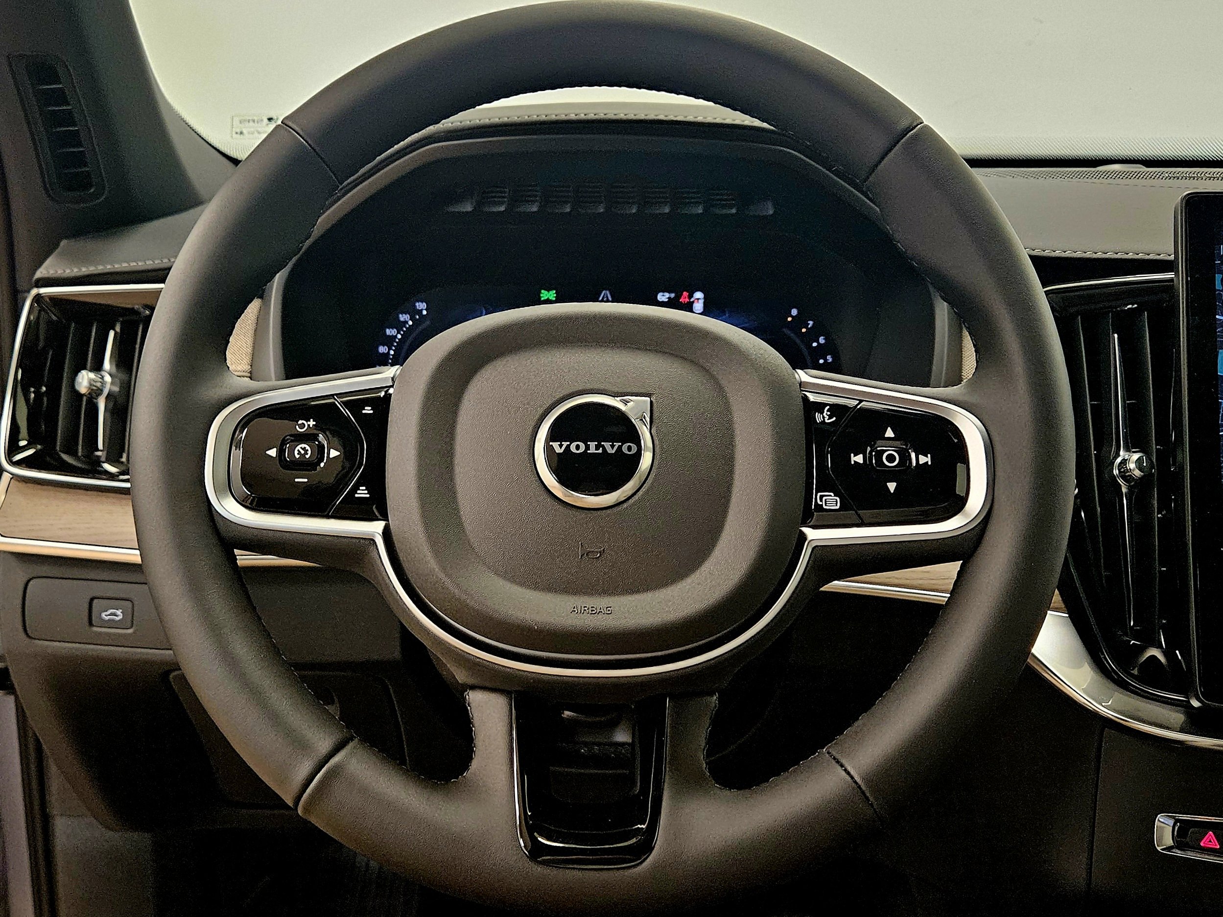 New 2026 Volvo XC90 B6 Plus w/ Protection Package Premier image 45