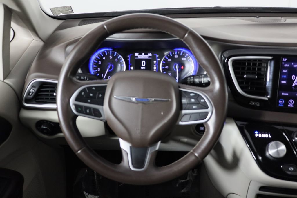 Used 2018 Chrysler Pacifica Touring-L image 7