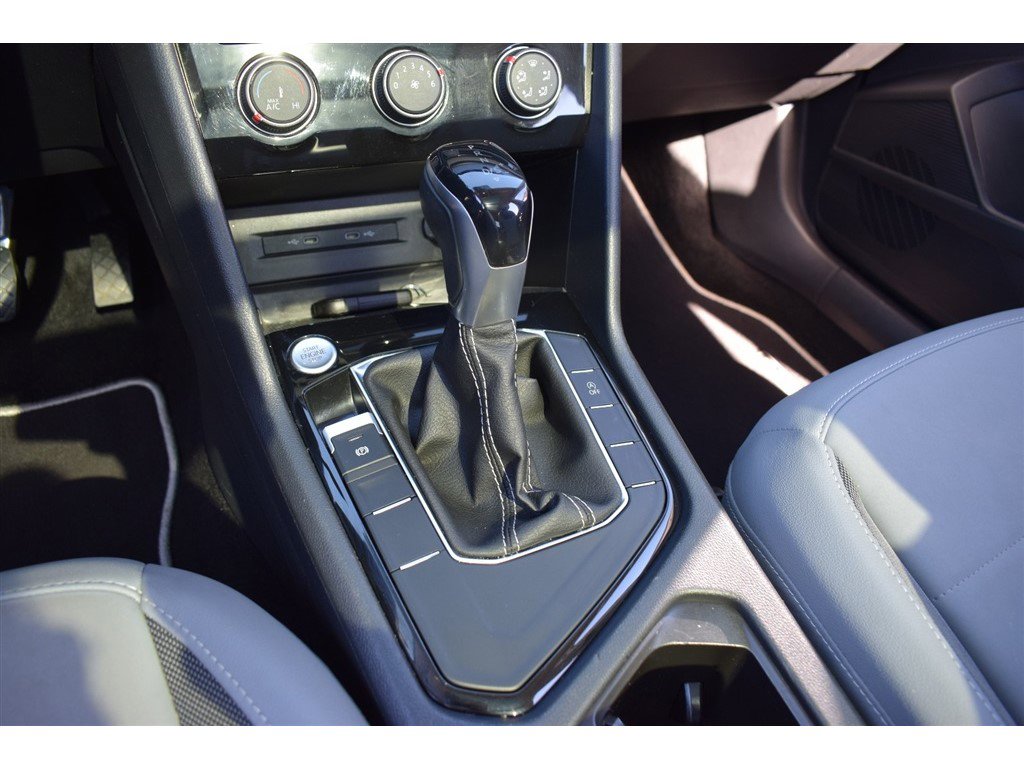 Used 2023 Volkswagen Taos SE w/ Panoramic Sunroof Package image 28