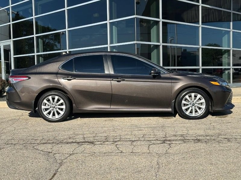 Used 2019 Toyota Camry LE w/ Convenience Package FWD image 2