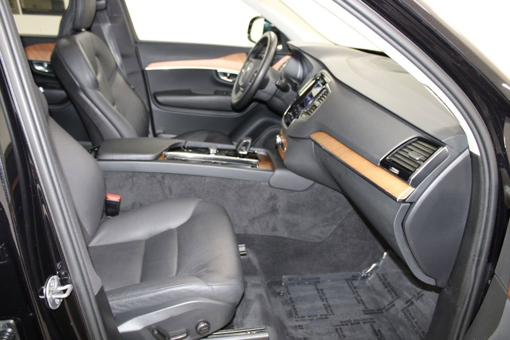 Used 2024 Volvo XC90 T8 Plus w/ Protection Package Premier AWD/4WD image 29