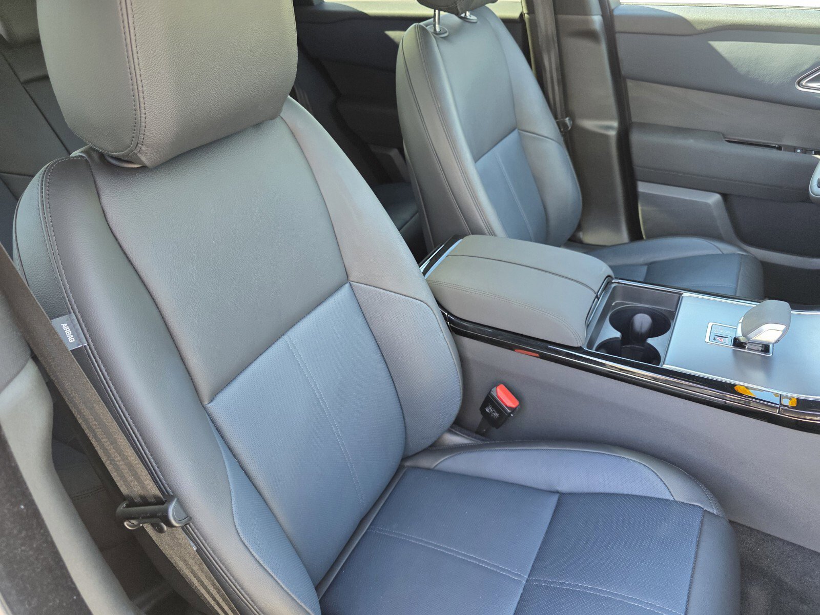 Certified 2024 Land Rover Range Rover Velar Dynamic SE image 21