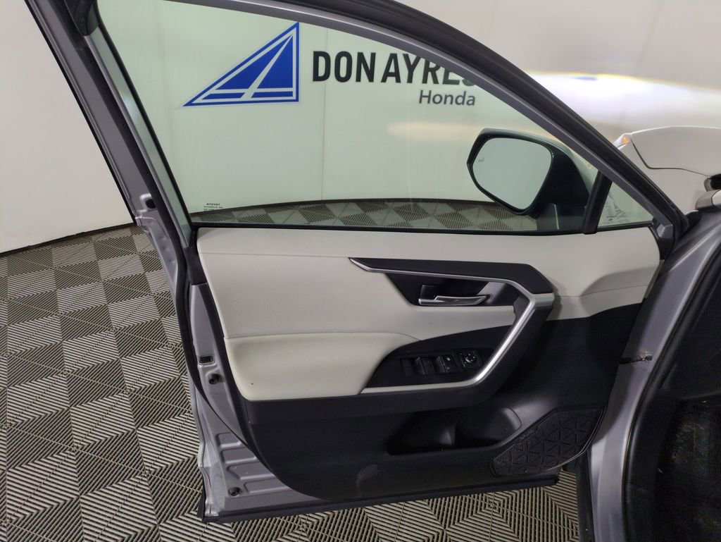 Used 2019 Toyota RAV4 XLE image 13