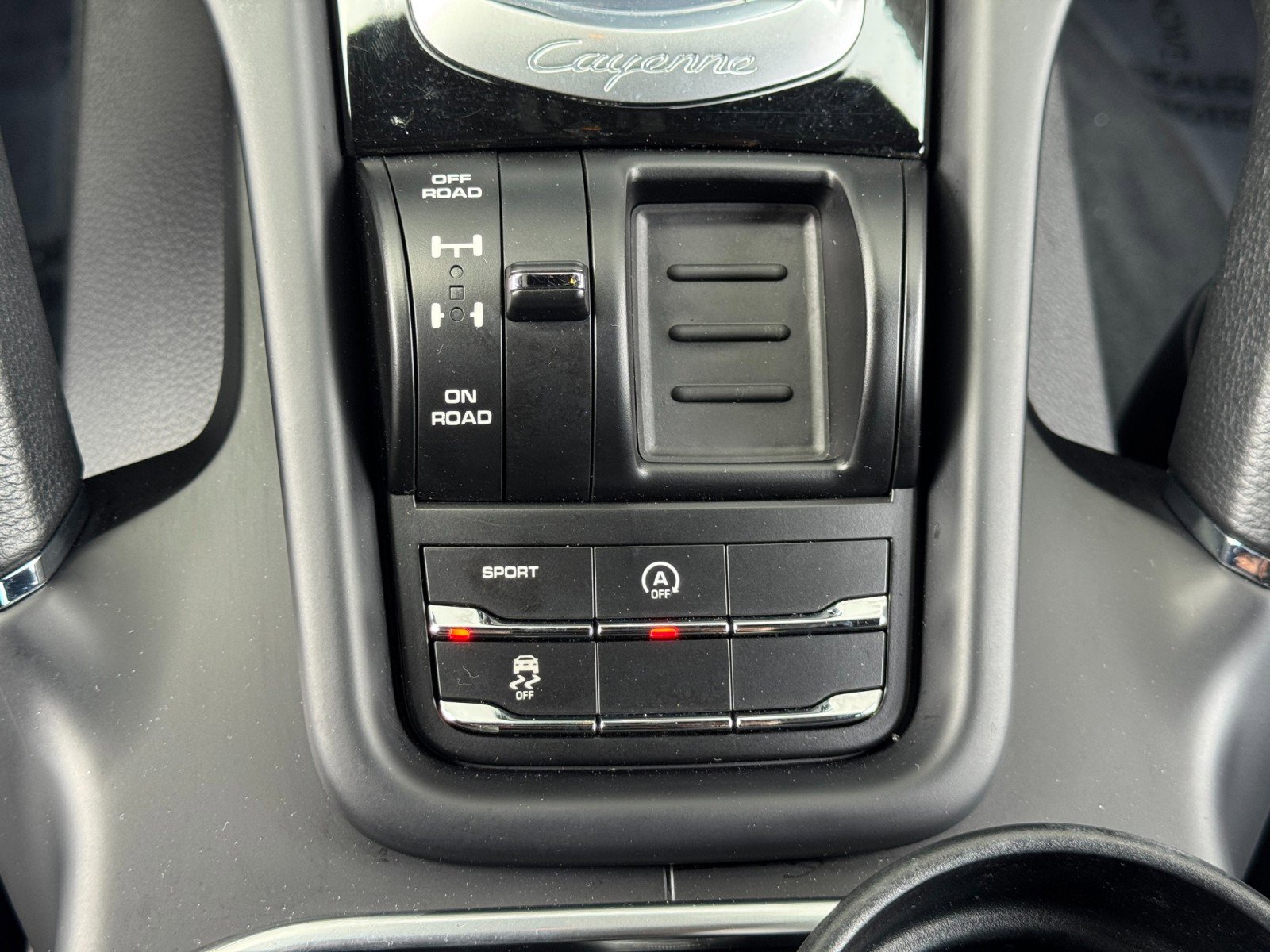 Used 2018 Porsche Cayenne Platinum Edition AWD/4WD image 28