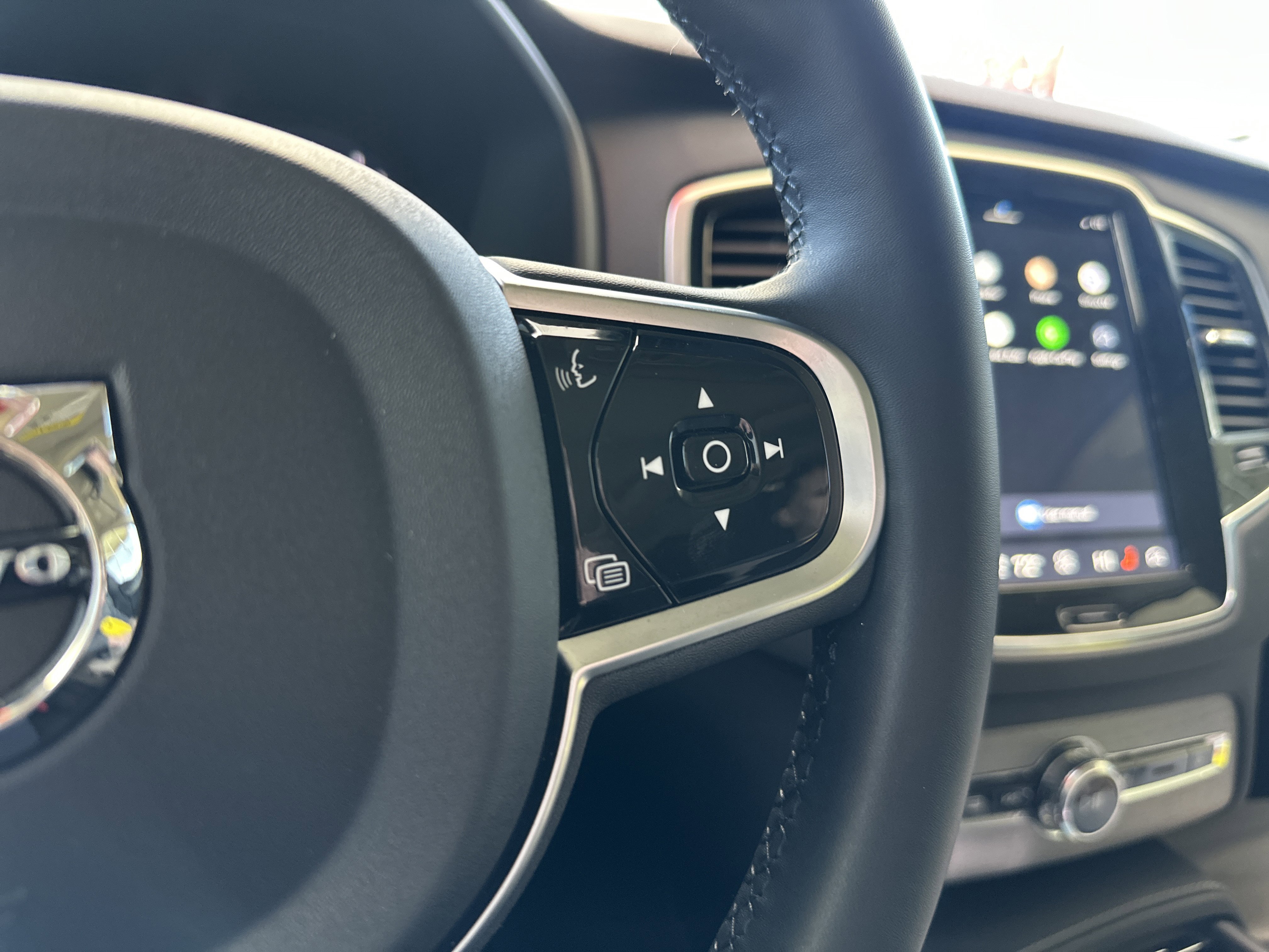 Used 2025 Volvo XC90 B6 Ultra w/ Protection Package Premier image 32