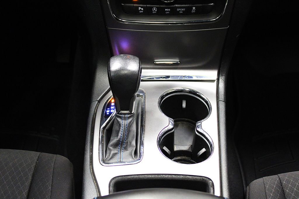 Used 2018 Jeep Grand Cherokee Laredo AWD/4WD image 24