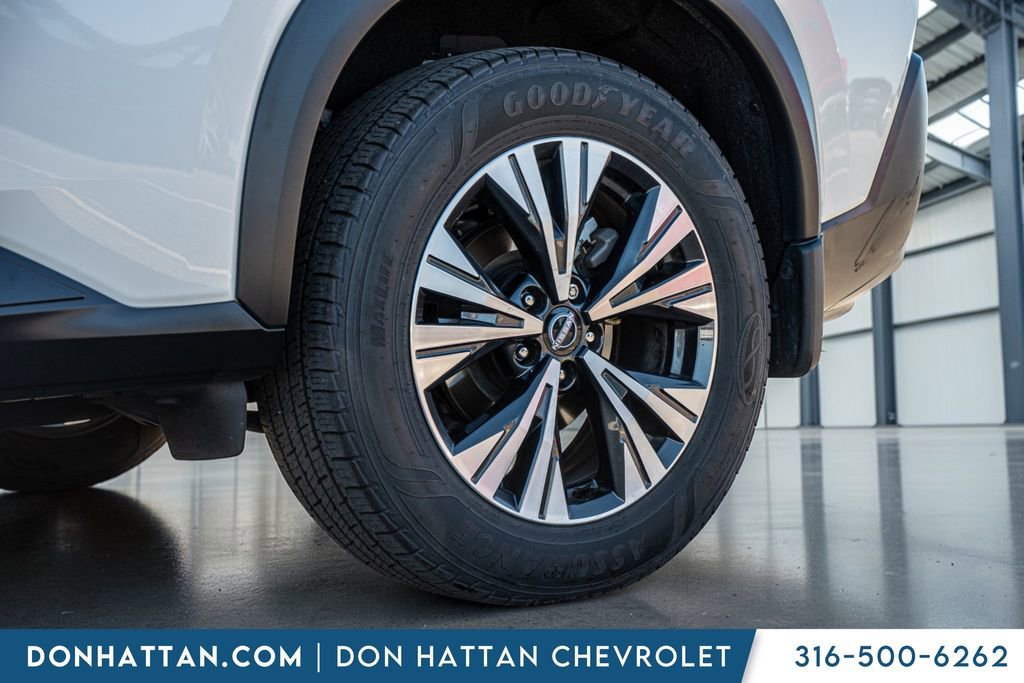 Used 2023 Nissan Rogue SV image 36