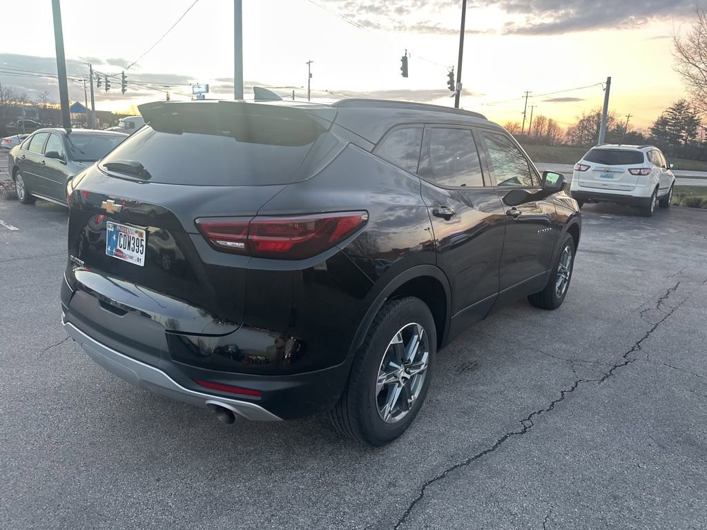 Used 2023 Chevrolet Blazer LT FWD image 3