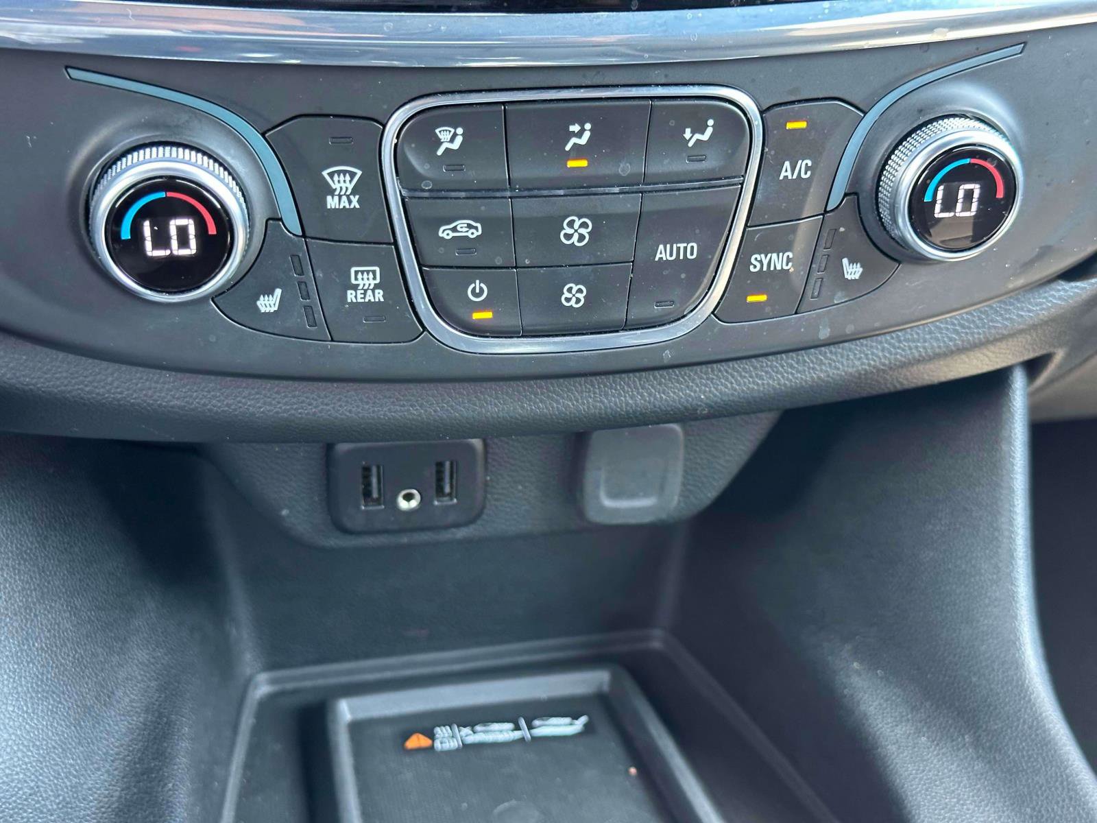 Used 2023 Chevrolet Traverse LT image 29