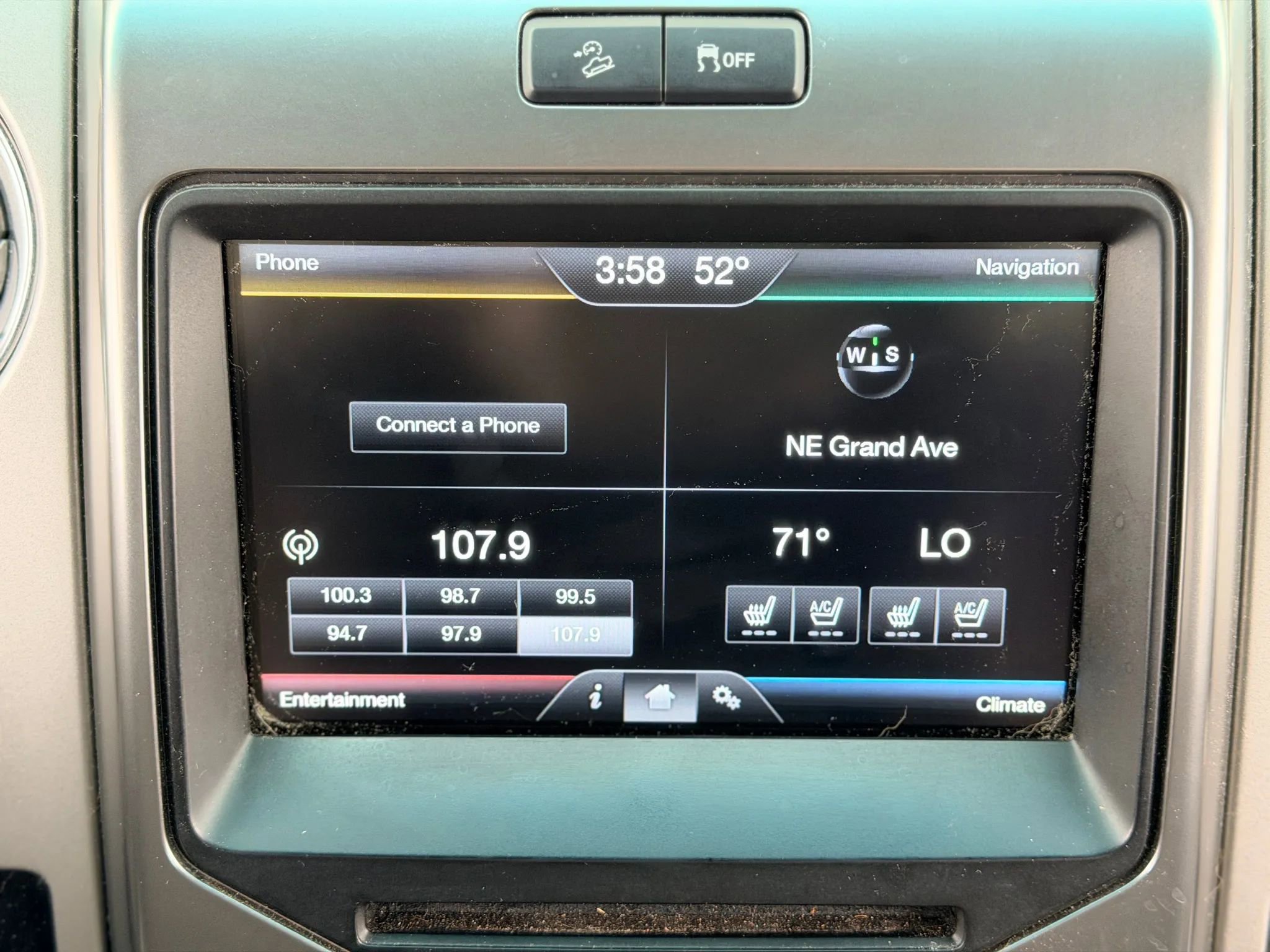 Used 2014 Ford F150 FX4 w/ Equipment Group 402A Luxury image 19