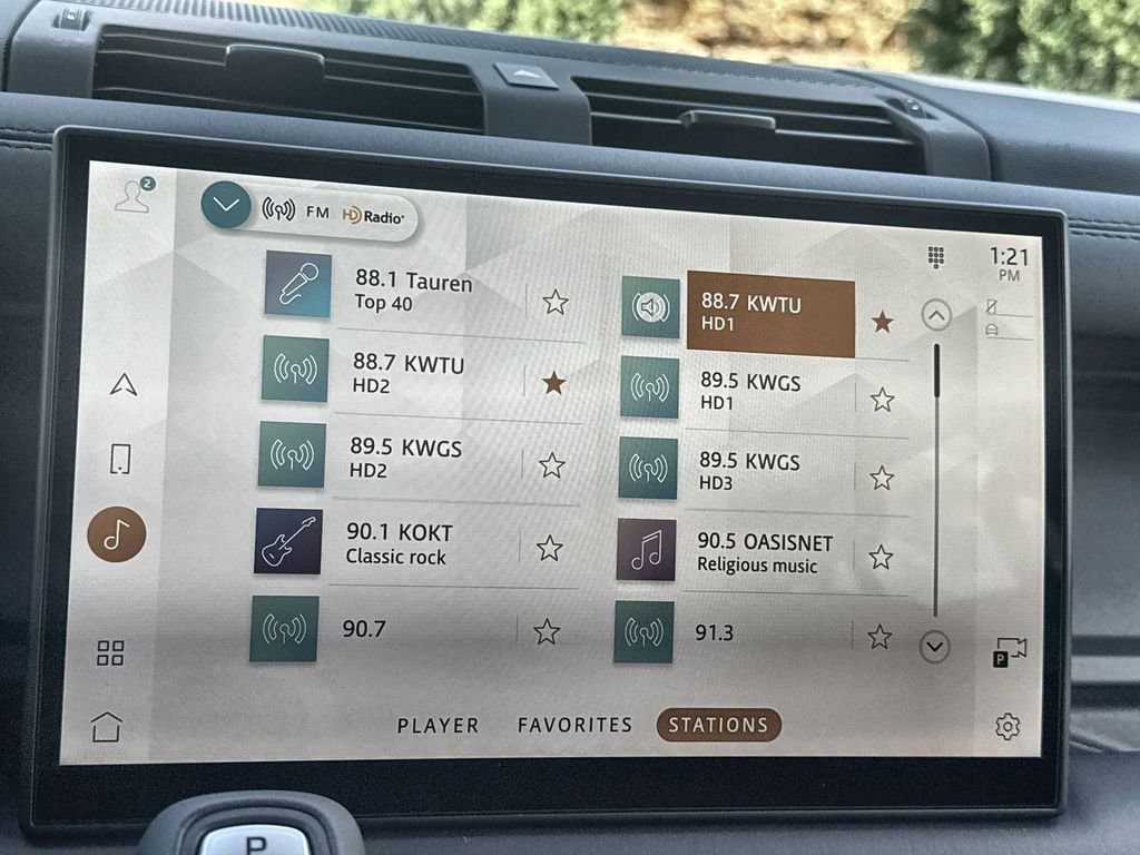 Used 2025 Land Rover Defender 110 S image 17