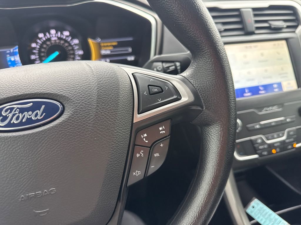 Used 2020 Ford Fusion SE image 26