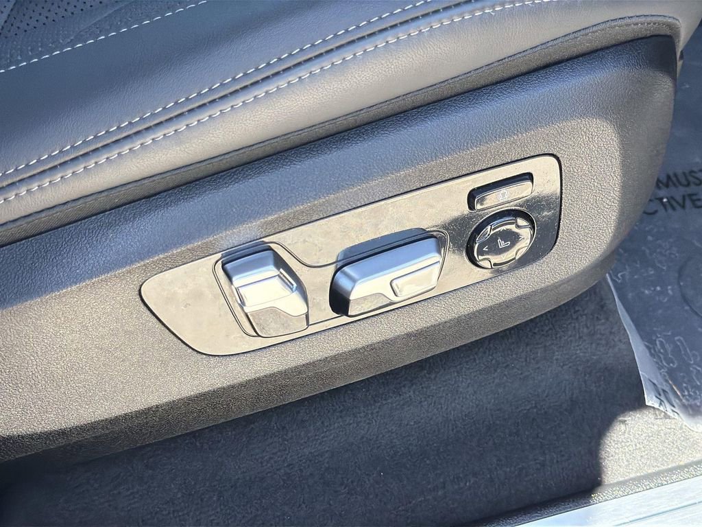 Used 2025 BMW X7 xDrive40i w/ Climate Comfort Package image 34