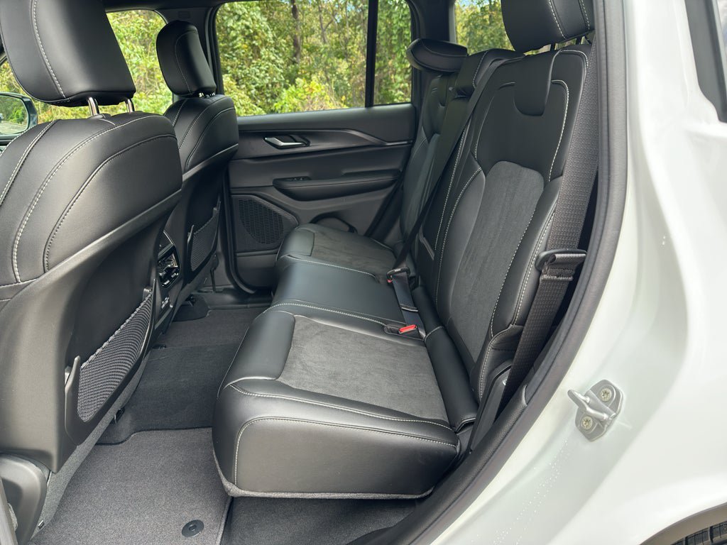 New 2025 Jeep Grand Cherokee Altitude RWD image 19