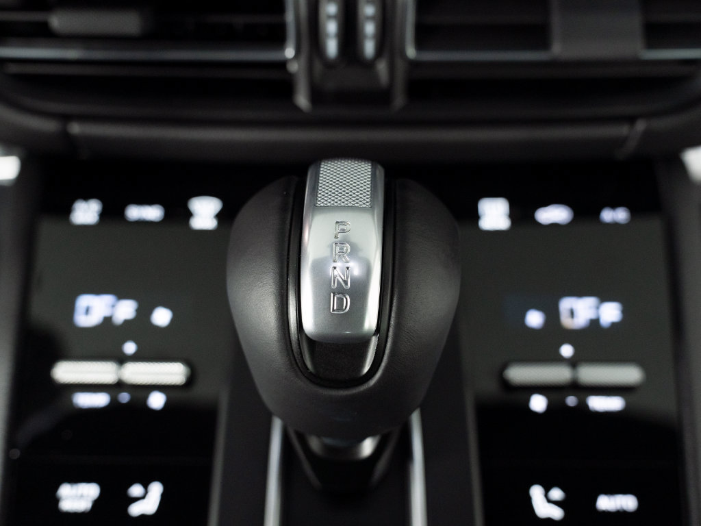 Certified 2026 Porsche Macan S AWD/4WD image 34