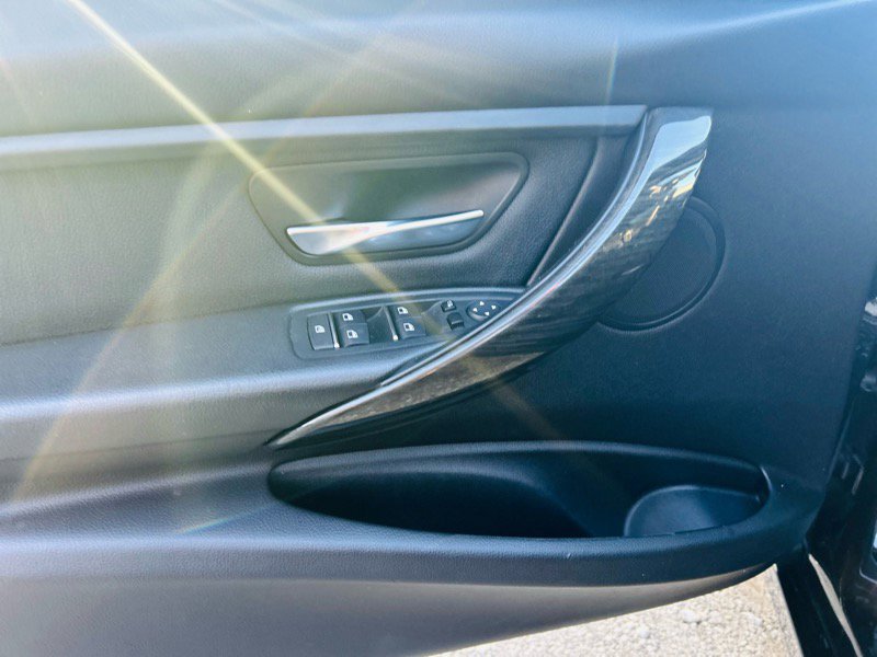 Used 2018 BMW 320i xDrive Sedan w/ Premium Package image 18