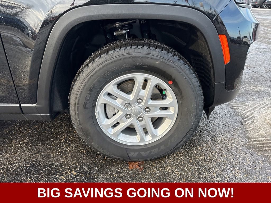 New 2025 Jeep Grand Cherokee Laredo AWD/4WD image 14