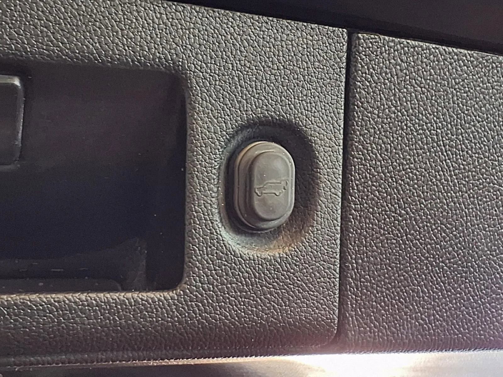 Used 2020 Cadillac Escalade Luxury image 7