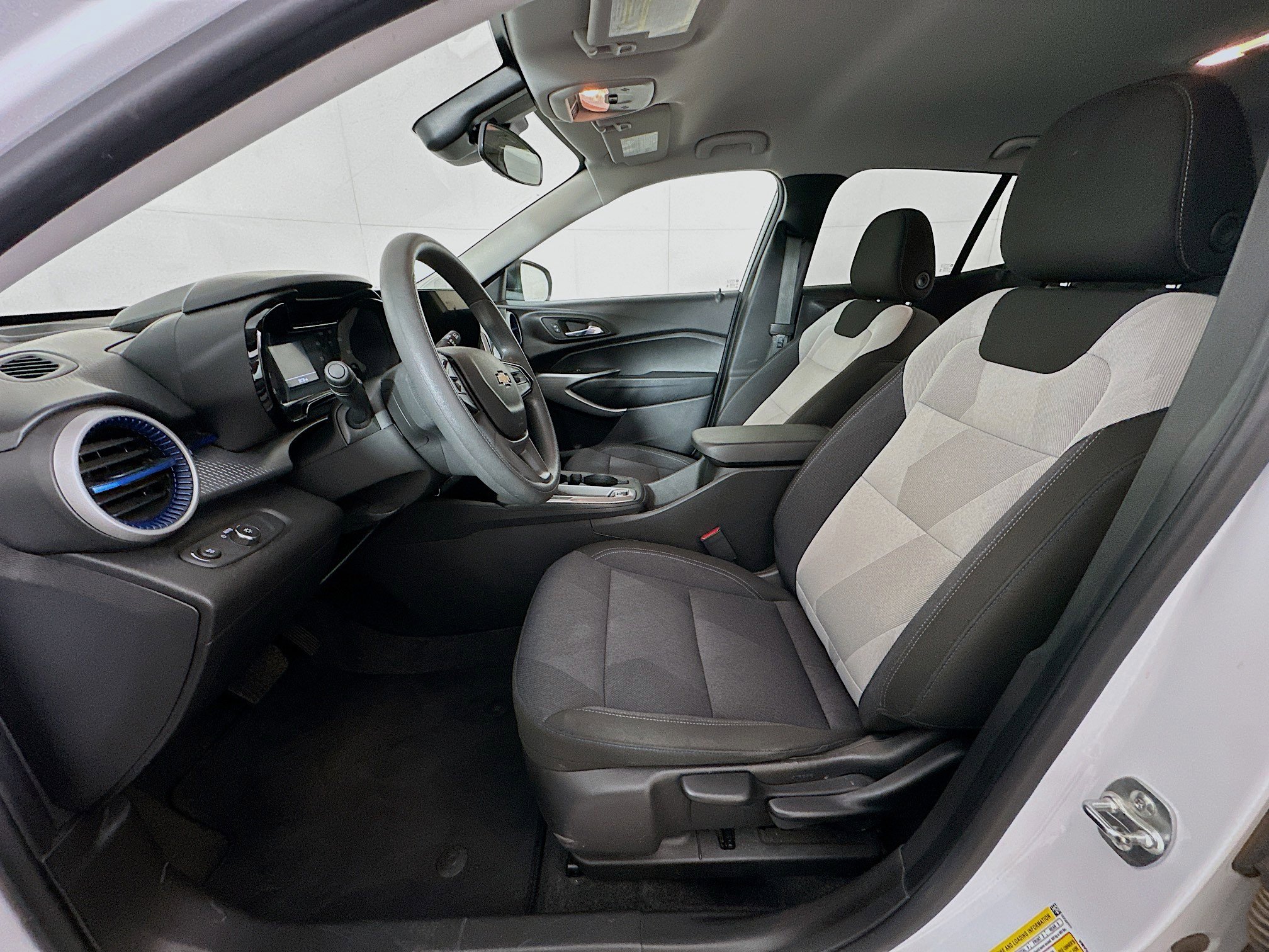 Used 2025 Chevrolet Trax LS image 13