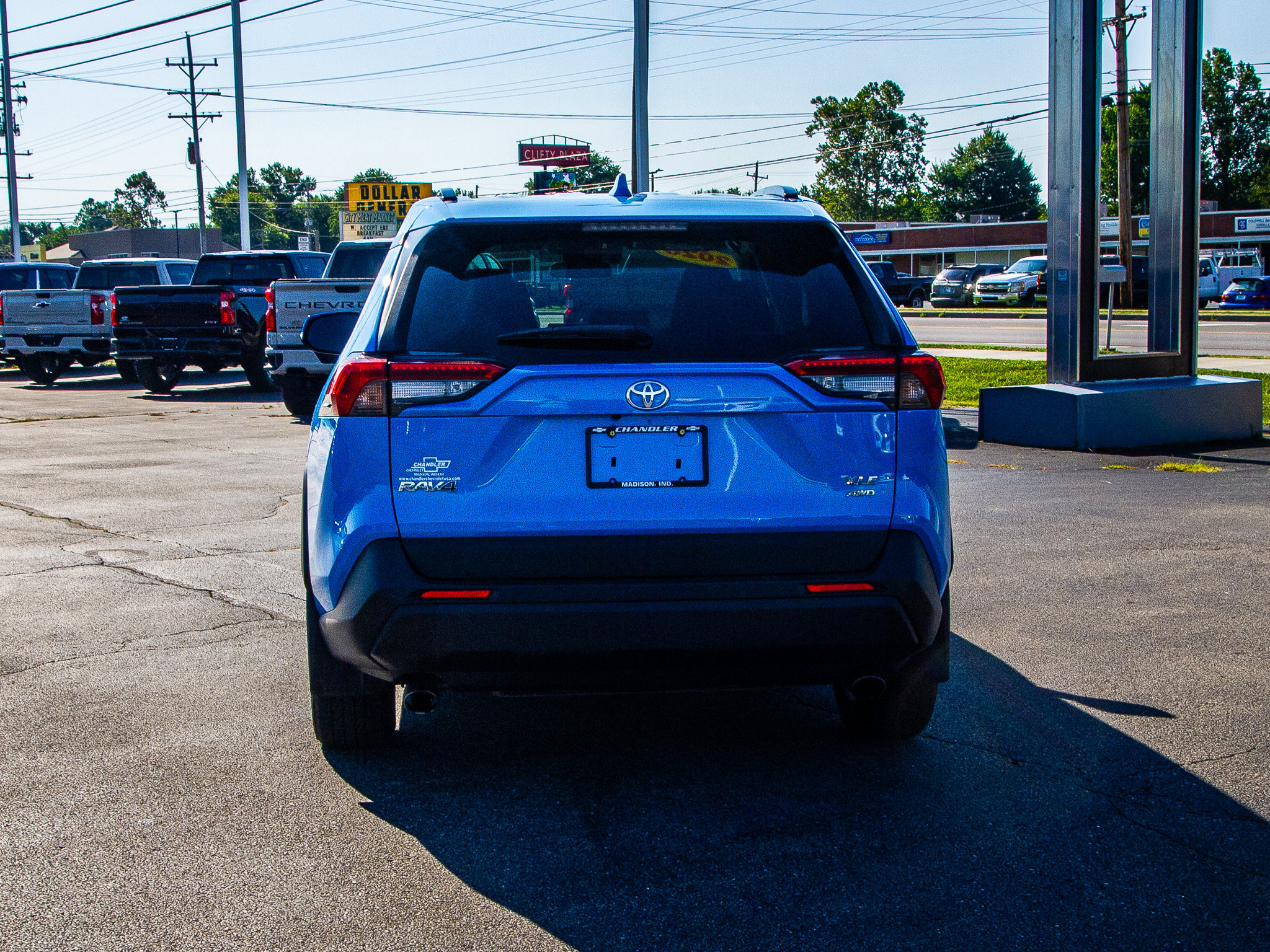 Used 2020 Toyota RAV4 XLE w/ XLE Grade Weather Package AWD/4WD image 6