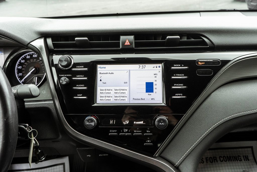 Used 2020 Toyota Camry SE image 18