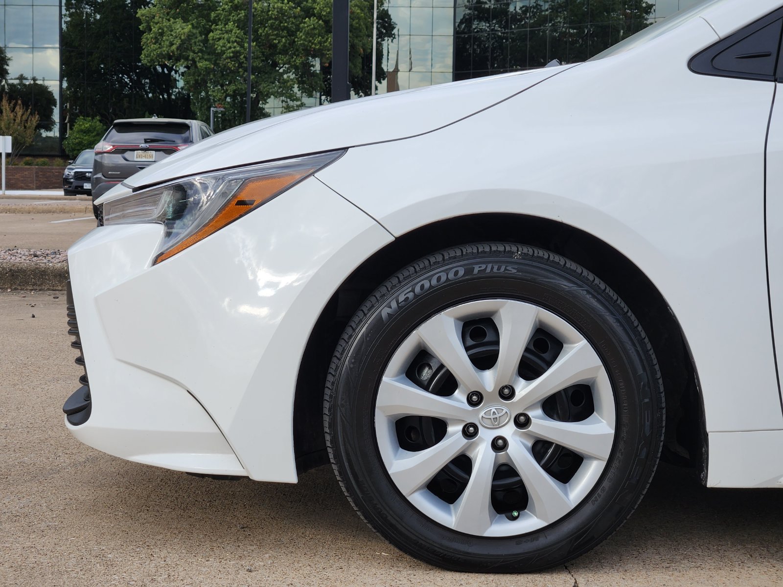 Used 2024 Toyota Corolla LE FWD image 8