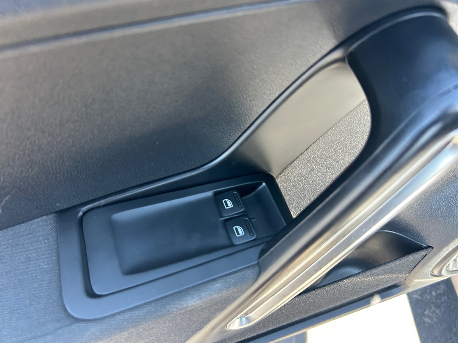 Used 2019 Volkswagen Beetle 2.0T S FWD image 13