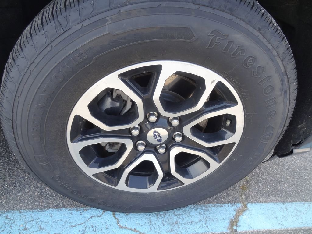 Used 2024 Ford Expedition XLT image 11