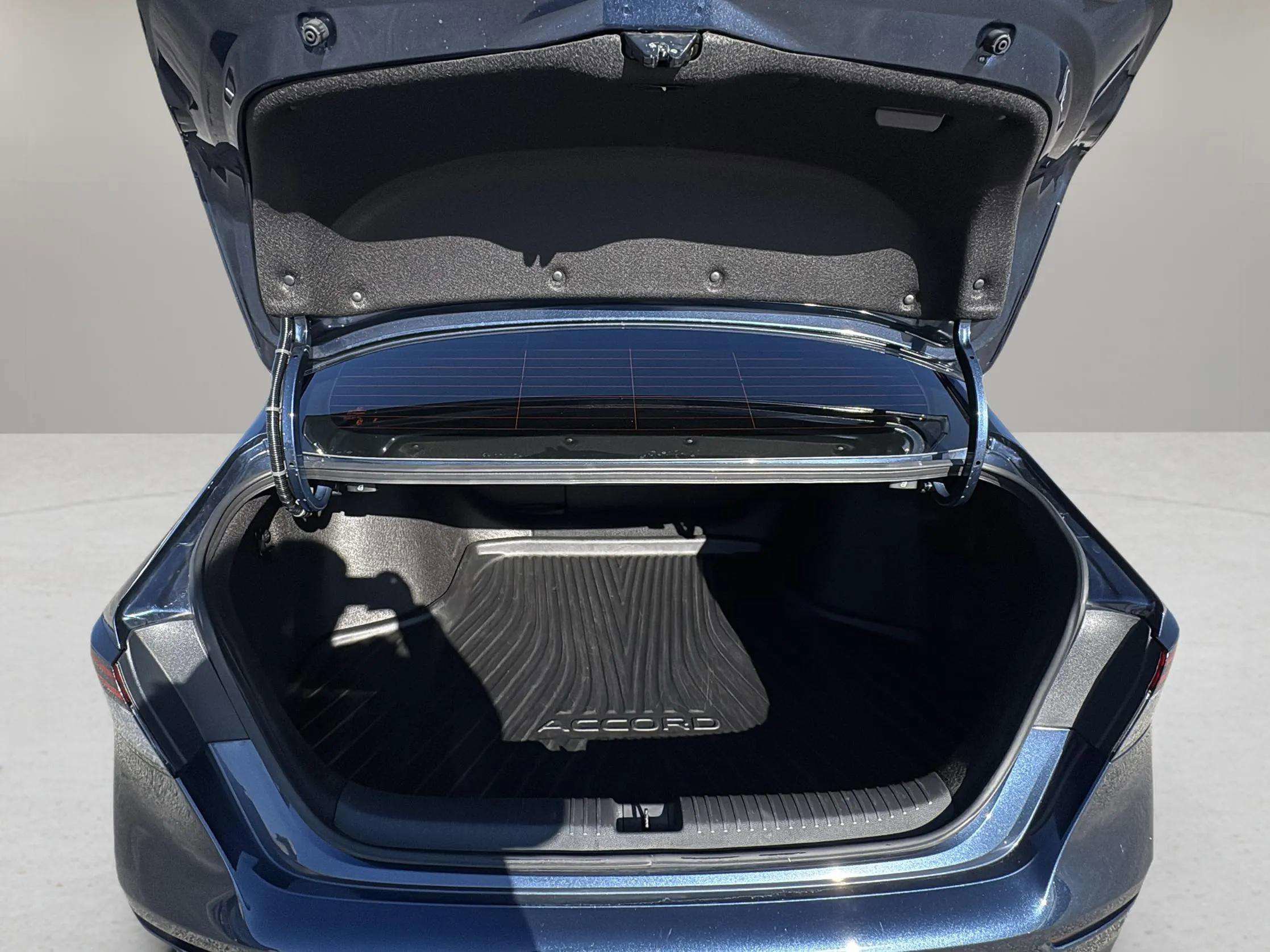 Used 2024 Honda Accord EX-L image 17