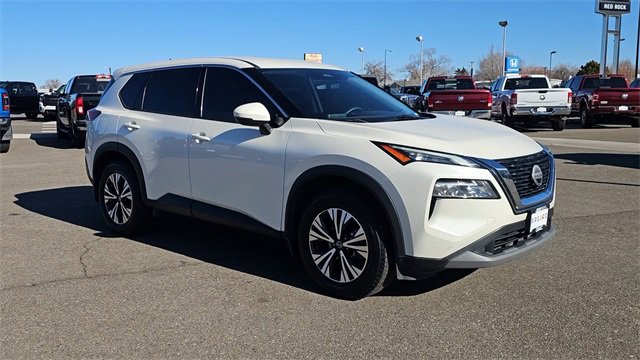 Used 2021 Nissan Rogue SV image 2