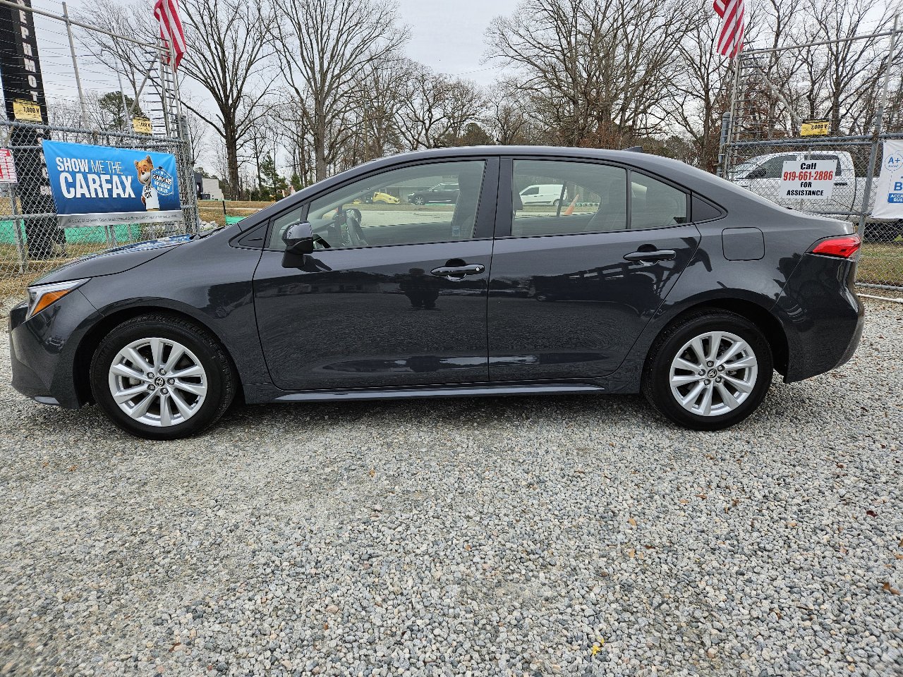 Used 2024 Toyota Corolla LE w/ LE Convenience Package image 2