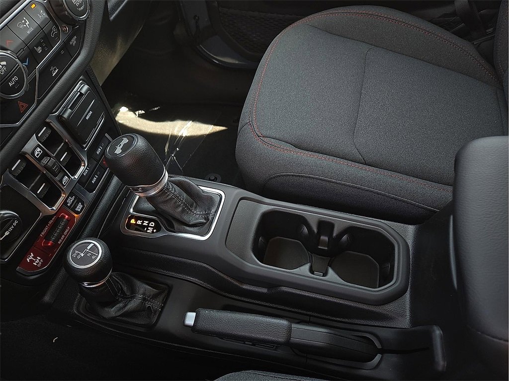 New 2025 Jeep Wrangler Unlimited Rubicon w/ XTREMEE 35" Tire Package image 18