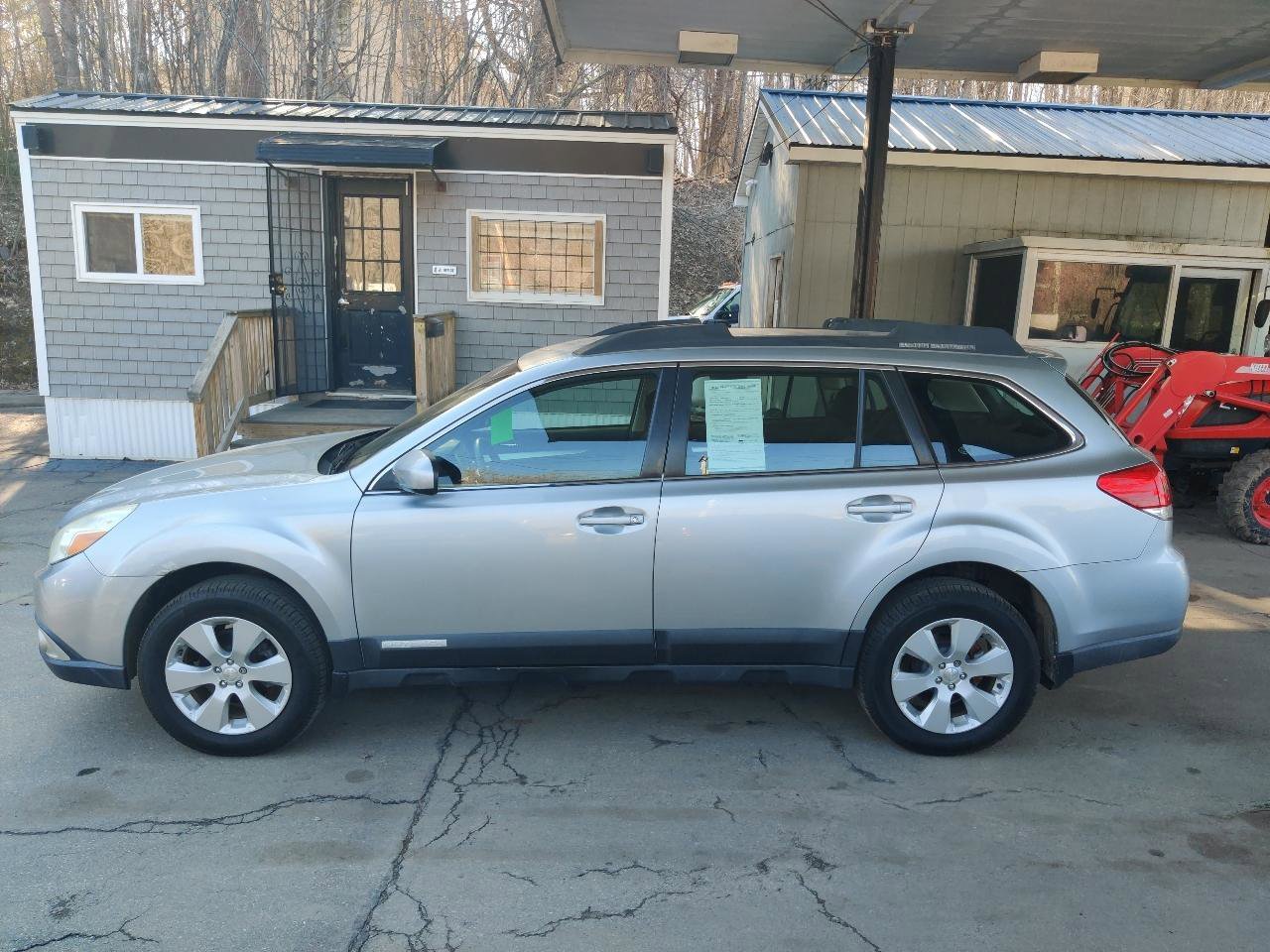 Used 2012 Subaru Outback 2.5i w/ Alloy Wheel Pkg AWD/4WD image 3