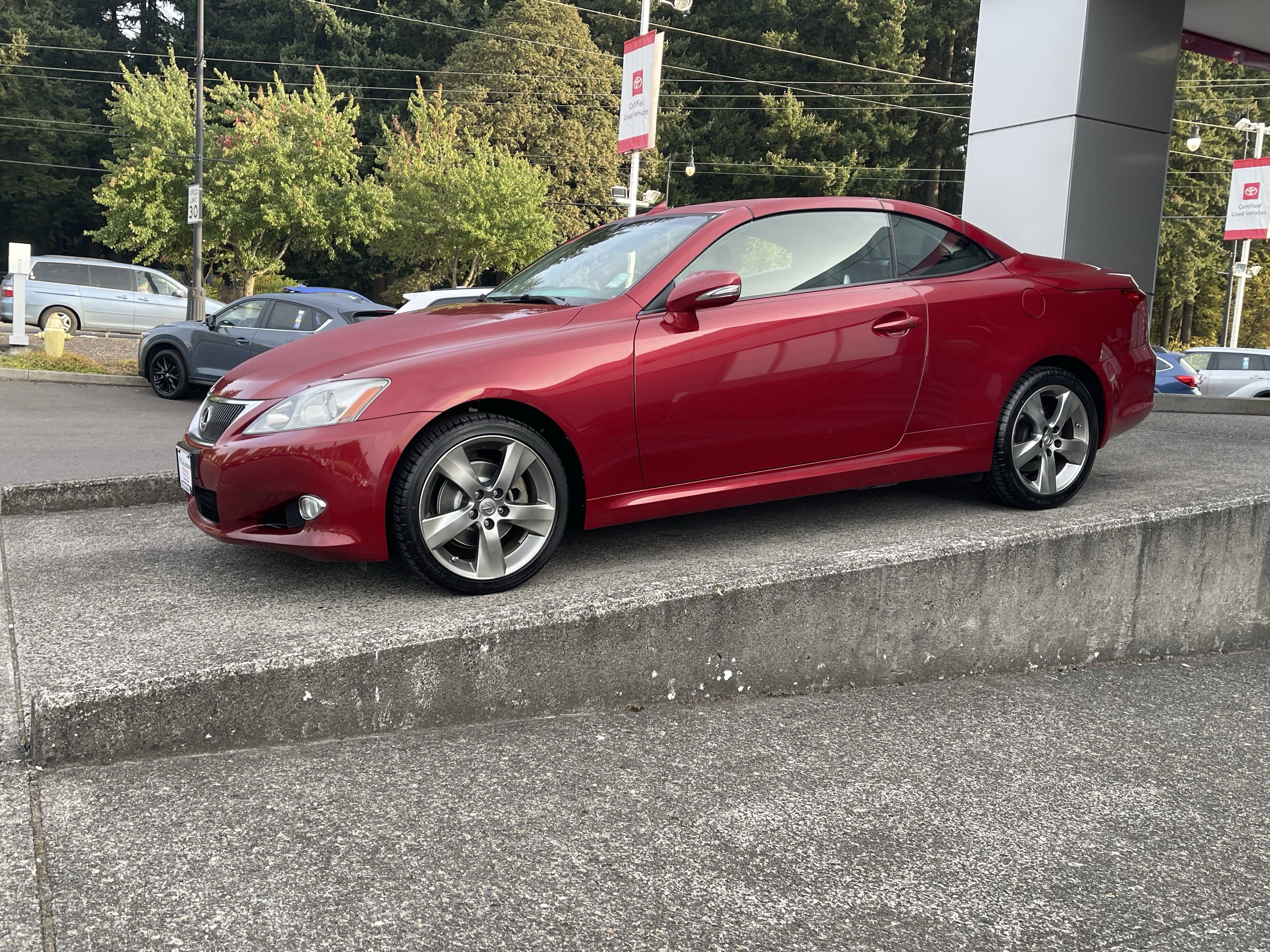 Used 2010 Lexus IS 250C w/ Luxury Pkg RWD image 4